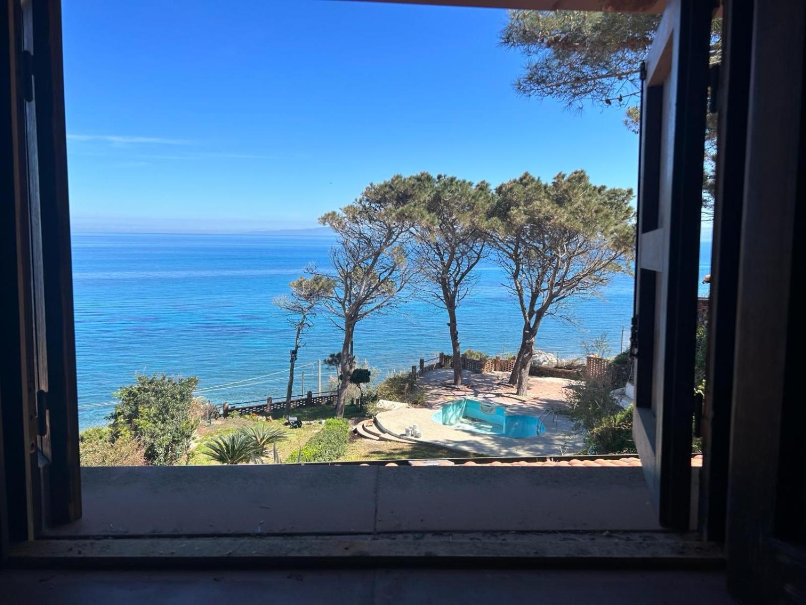 Villa Amalia Sul Mare Месина Екстериор снимка