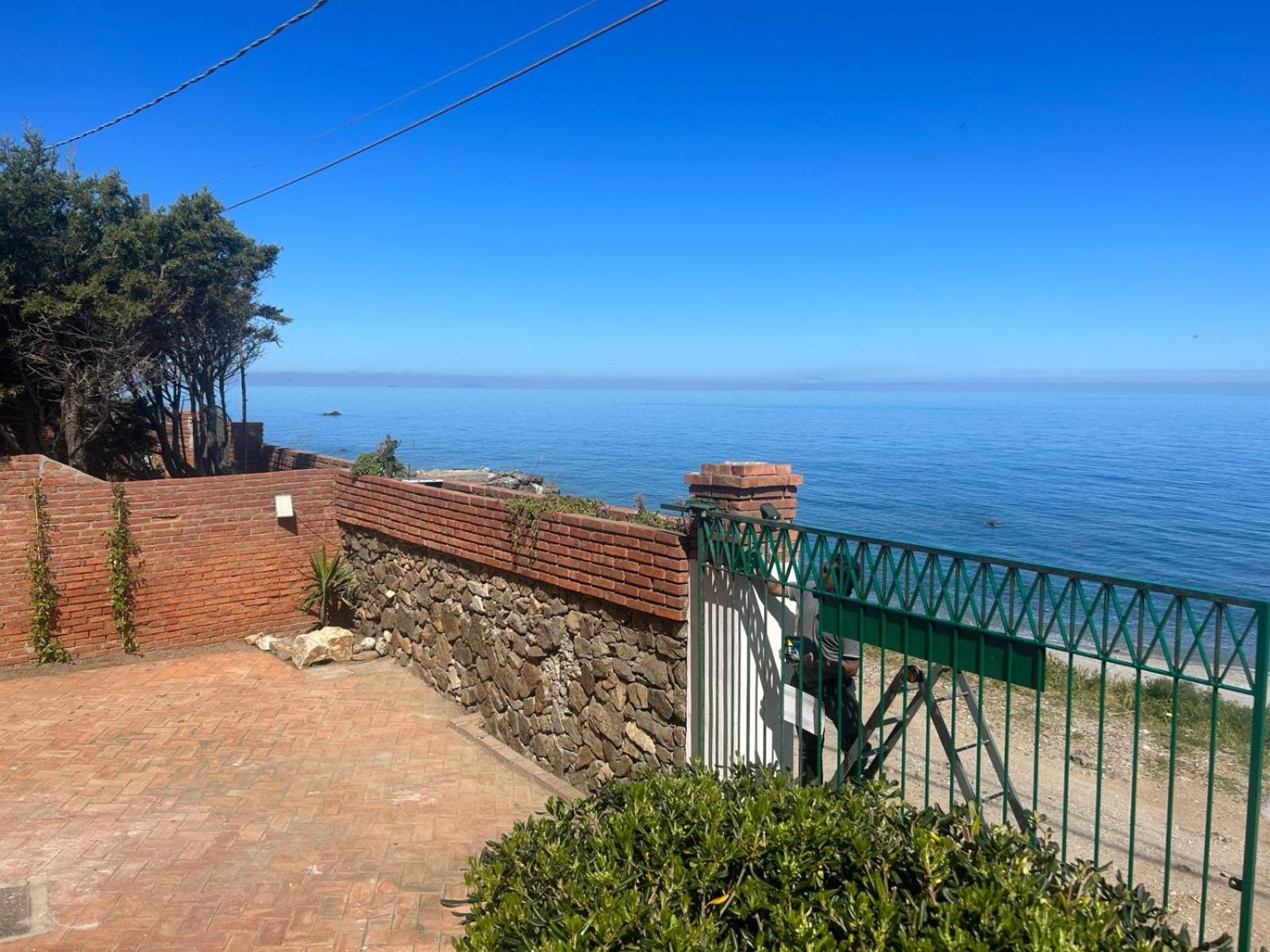 Villa Amalia Sul Mare Месина Екстериор снимка
